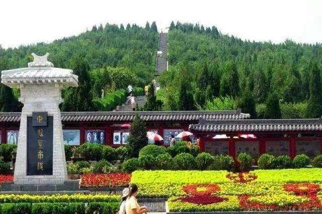 秦始皇陵是不是一个巨大的金字塔,秦始皇陵有超过5米厚的宫墙保护