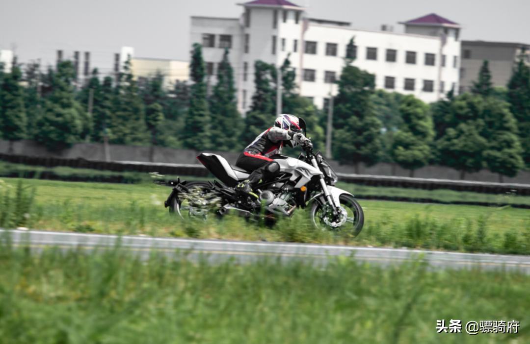 新款302s和老款300有什么区别,2020款轻量化302s与19款区别