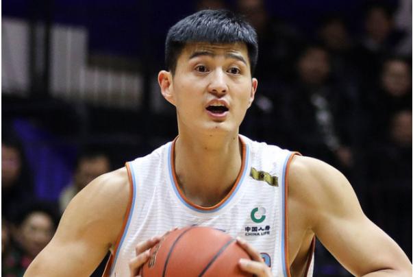 郭艾伦评价周鹏,郭艾伦谈周鹏视频