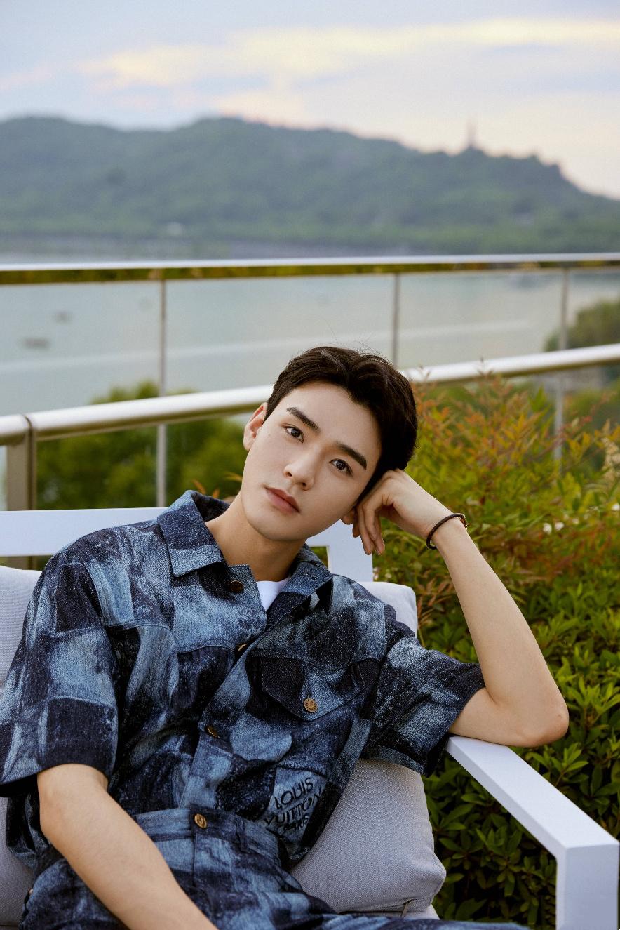 男生戴手饰也可以清爽又好看,学龚俊戴手饰又帅又酷