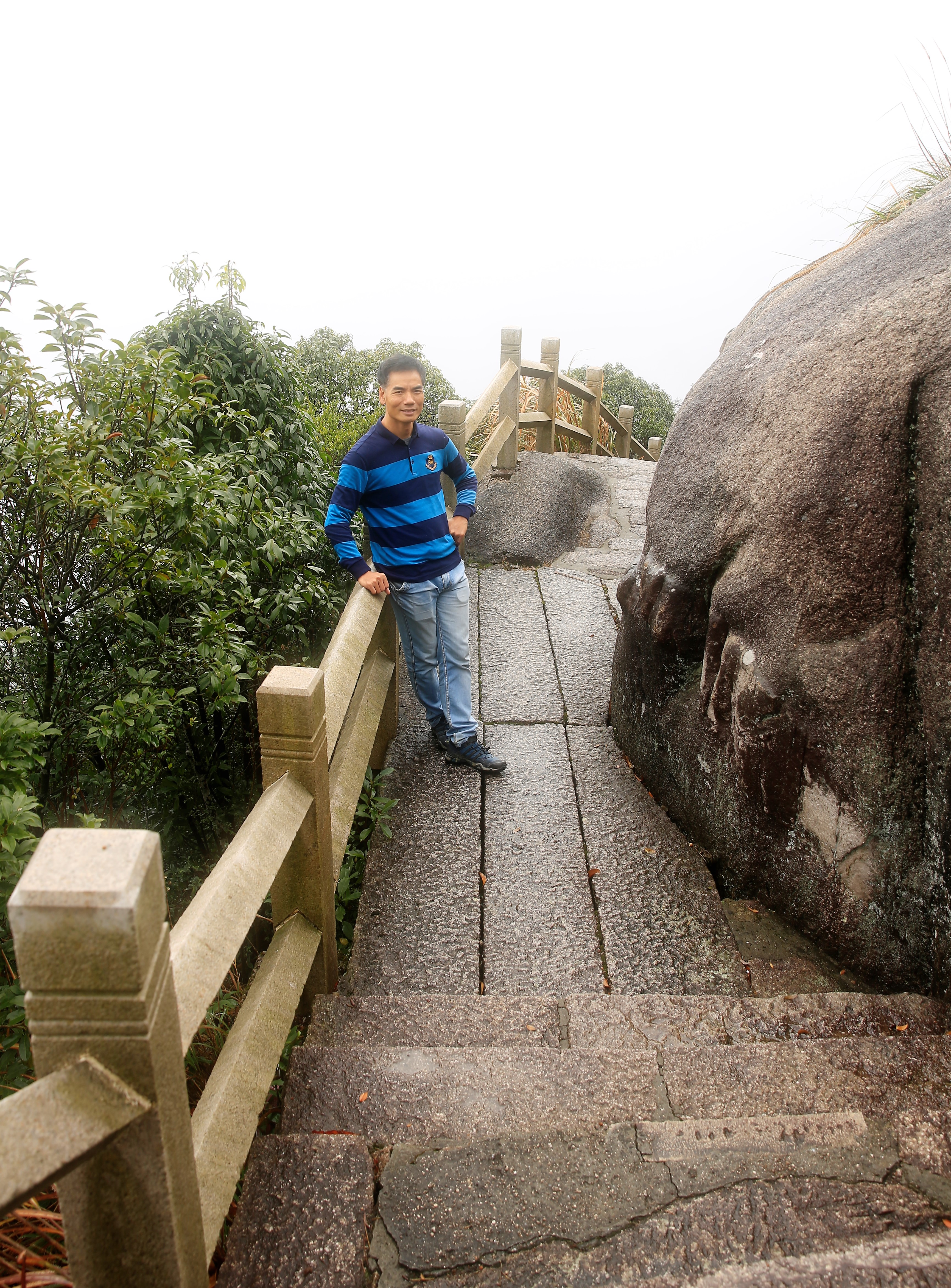 太姥山山顶日出,雨中的太姥山云雾缭绕
