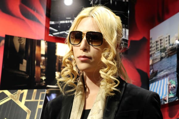 牛郎不卖艺不*身卖**，卖什么？