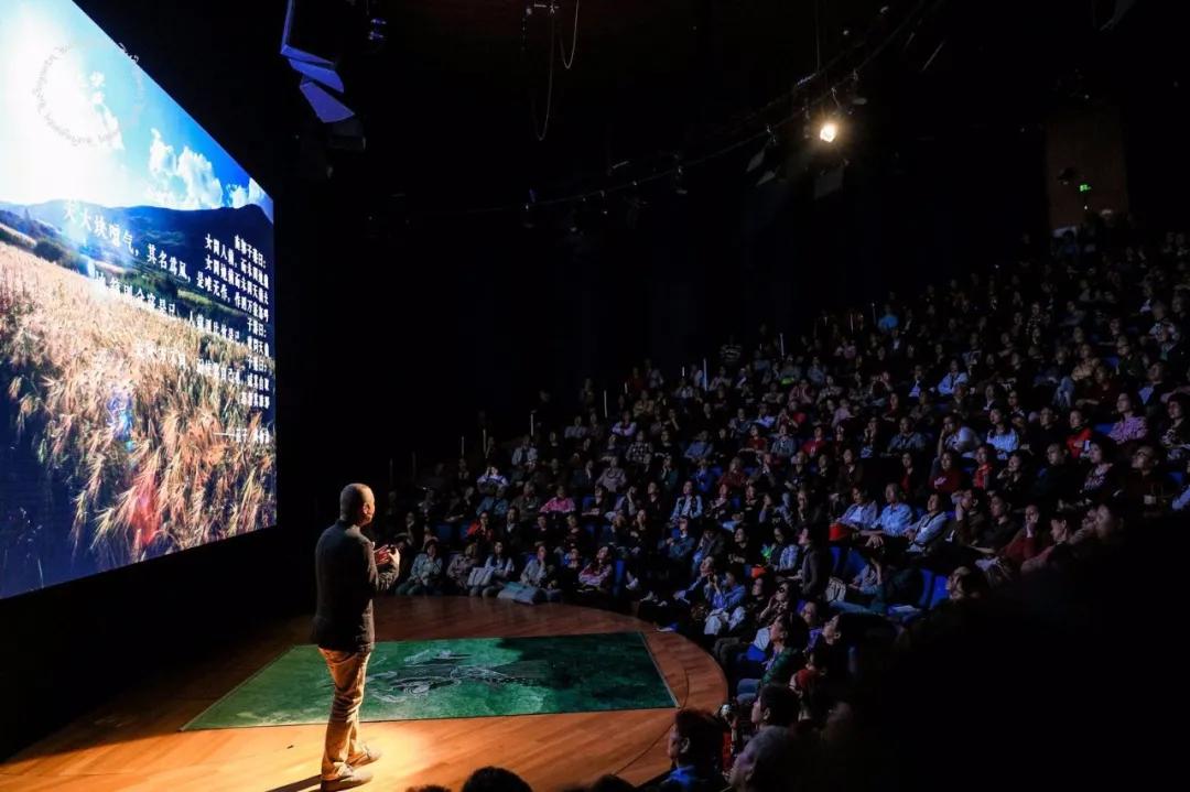 挤在城市抢几万一平的房子，都疯了吗