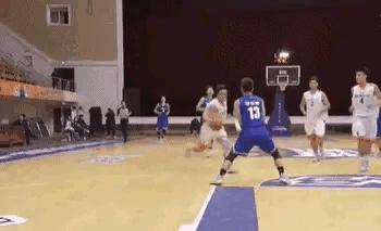 太狠！球场上惊现这一危险动作！现在打球都变这么狠的吗？