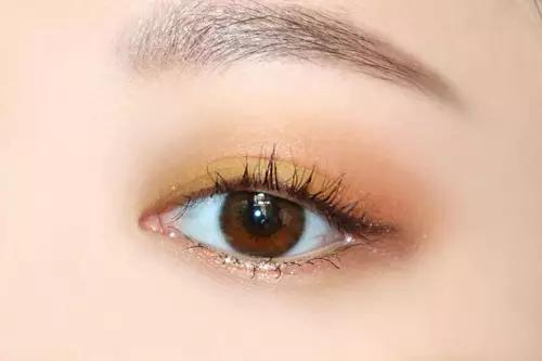 亮色眼影颜色搭配和画法美炸天,眼影画法新手亮色系列