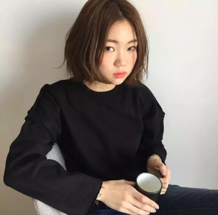 碎发太多怎么扎好看,扎高马尾额头前面碎发太多怎么办