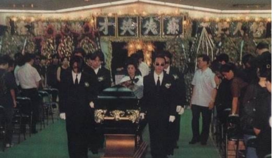 失去知音黄家驹后其女友也溺毙浴缸叶世荣没有第一时间报警抢救