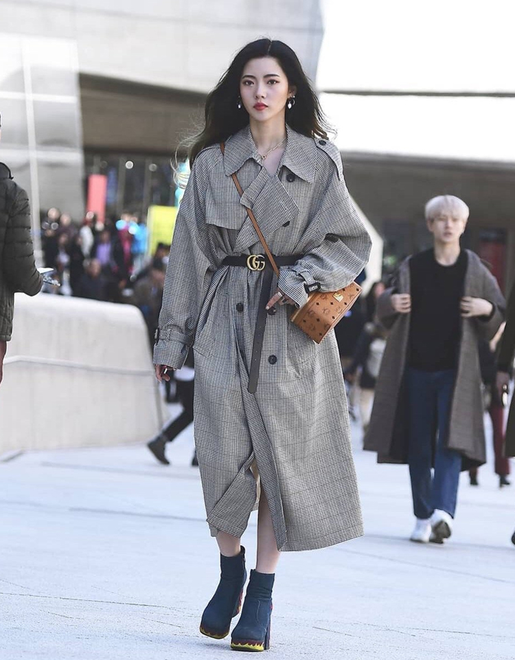 街拍奇装异服完整版,韩国人极简的穿搭风格