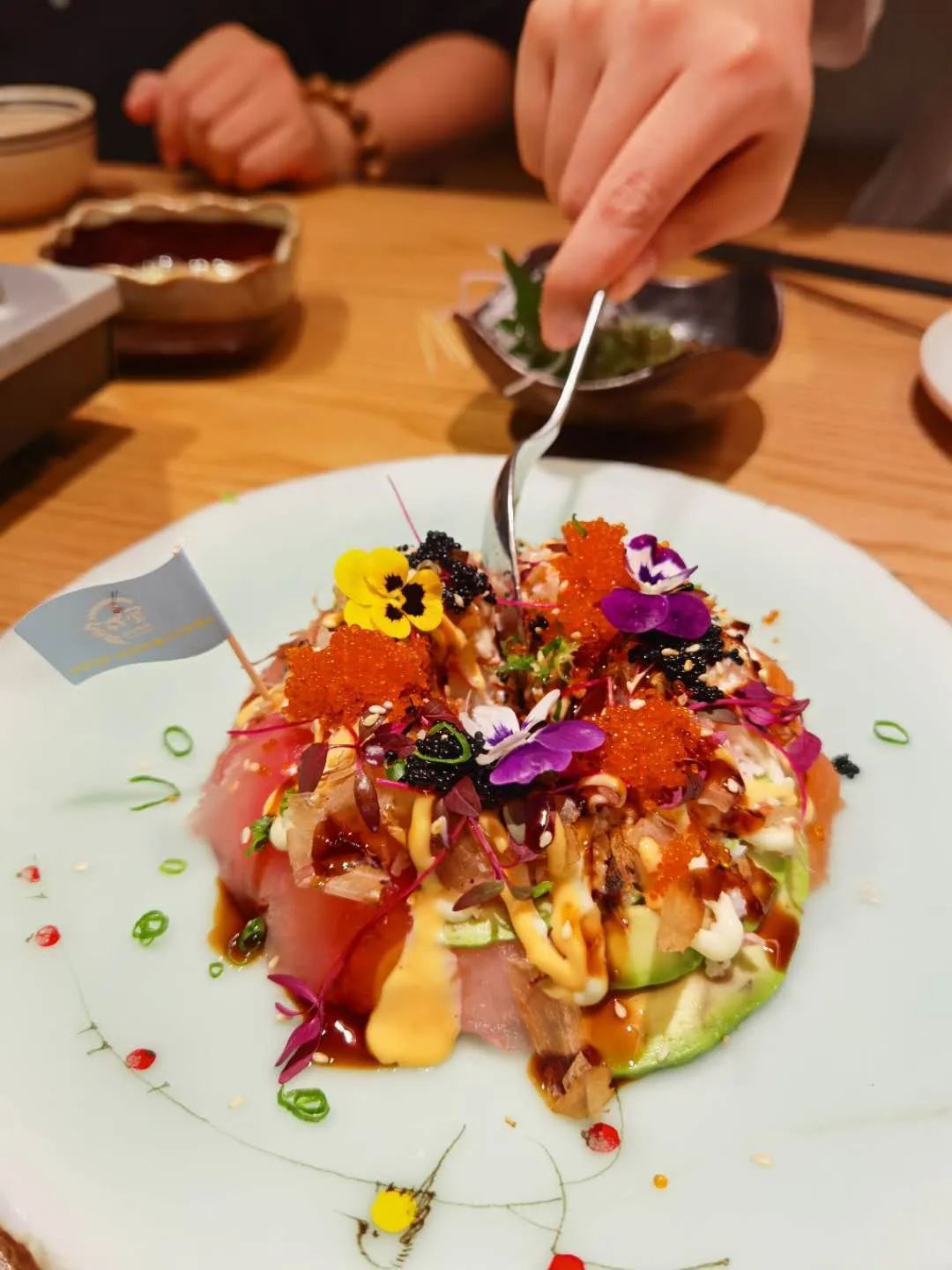 杭州这家俯瞰西湖的日料店,这家开了6年的日料小店