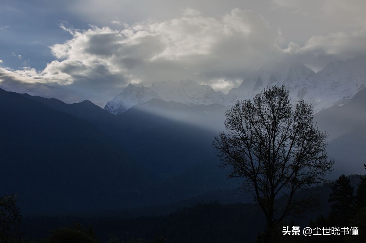 夜里突降暴雨！旅途中的杨万里信手拈来，写下了一首经典的咏雨诗