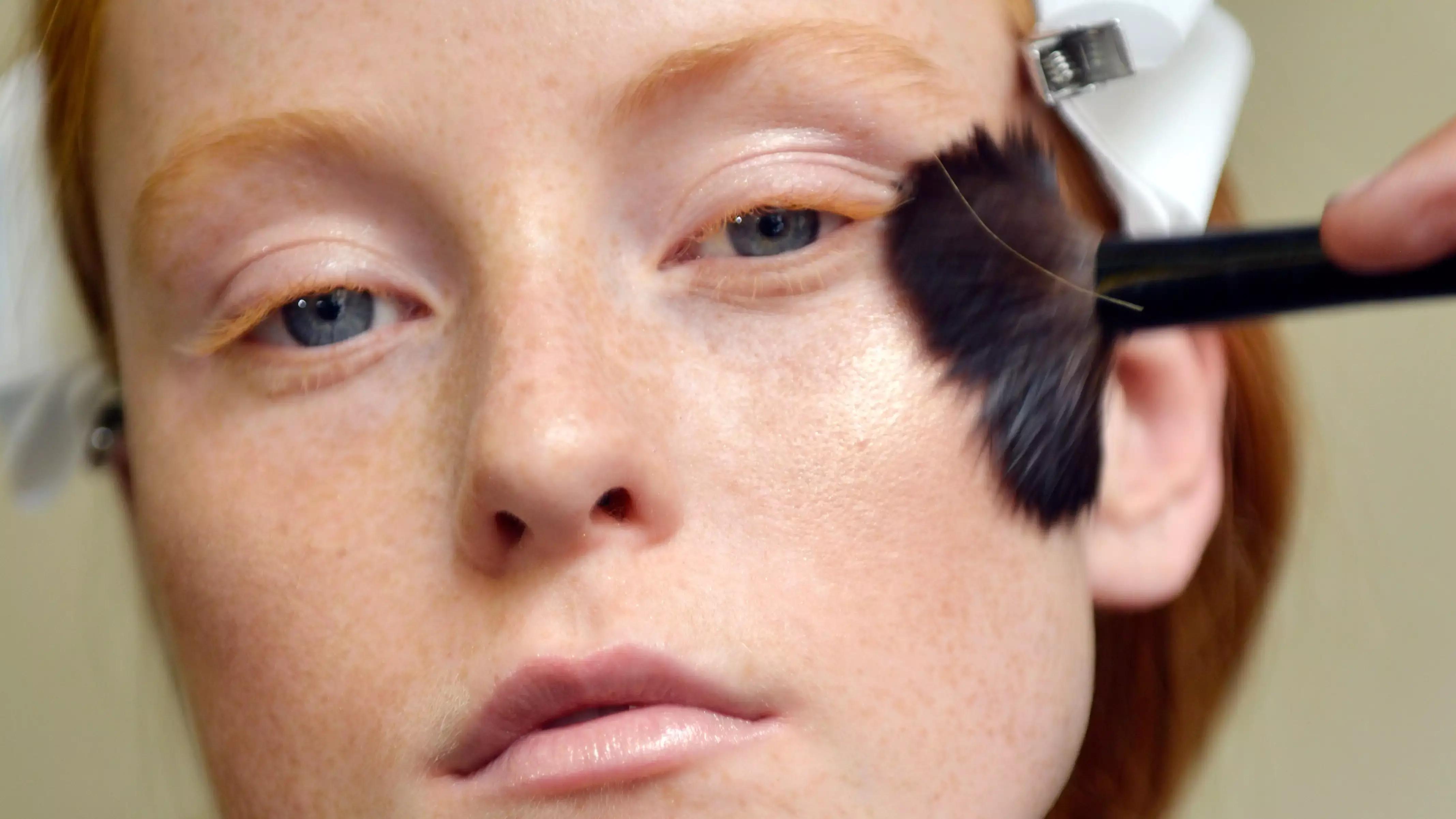 蜜粉散粉不卡粉,蜜粉散粉粉饼区别