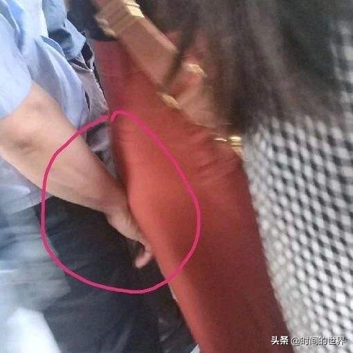 拥挤的公交车上遭遇猥琐男咸猪手，怎么处理比较好？