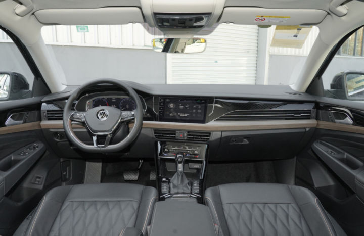 大众新款帕萨特到底值不值得买,曾经的b级车雪铁龙c5