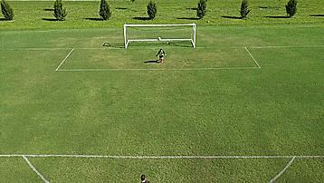 初学者足球点球技巧,五个初学者必会的足球基本技巧