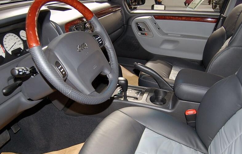 起亚狮跑老款车解释一下,4万多suv二手车