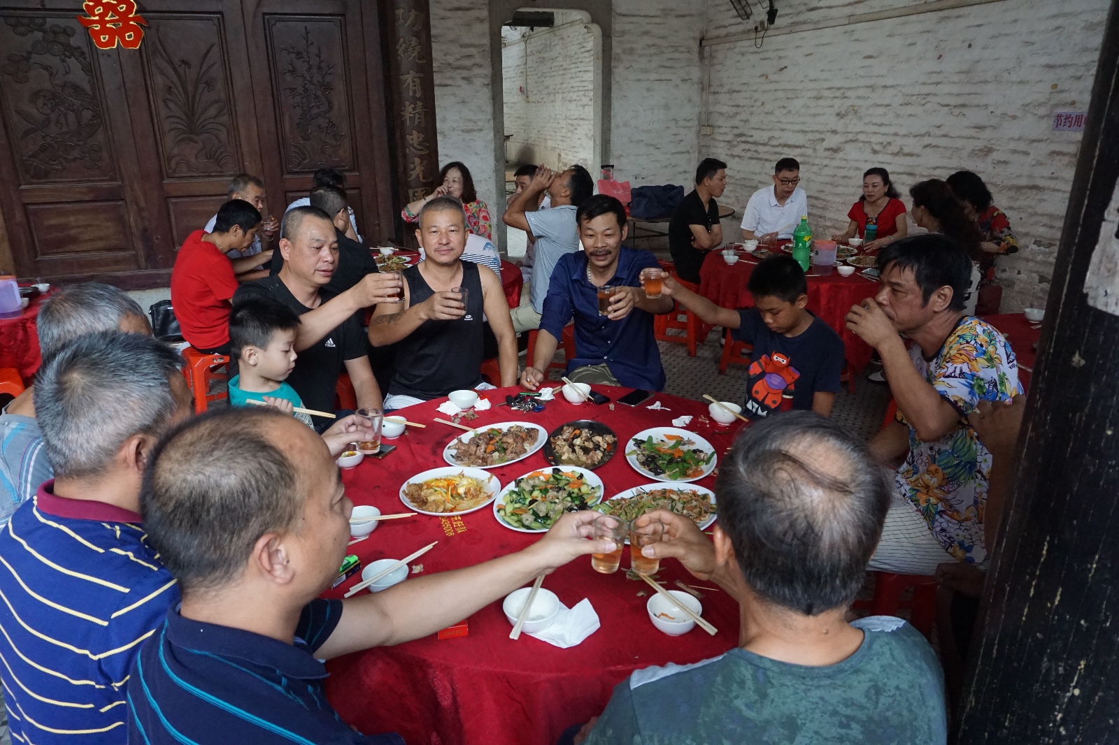 天河｜热闹！一洞公祠重阳敬老摆70多围，老人家笑到“见牙唔见眼”