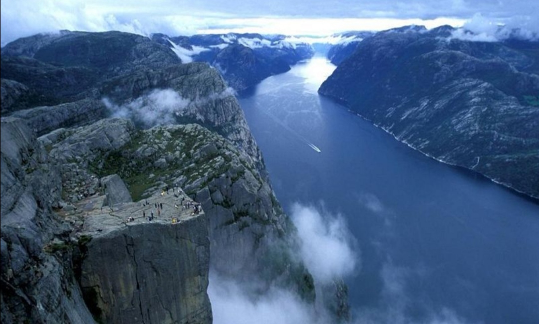 挪威三大奇迹石,世界上最震撼的石头挪威