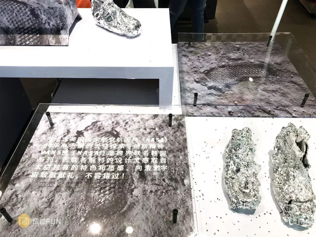 moschinohm合作款,hm和星际联名