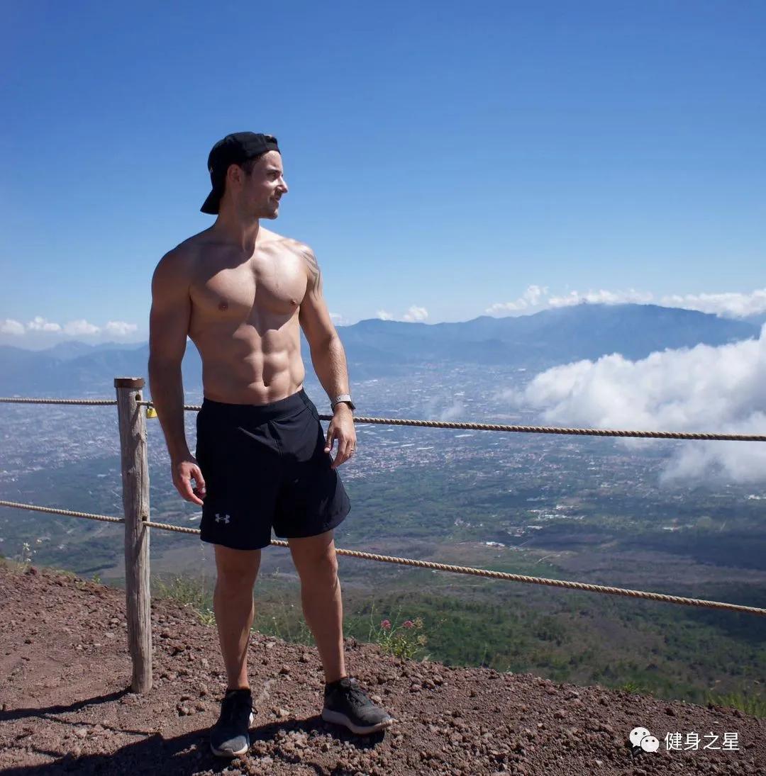 神似top的腹肌男,酷似海王的男模