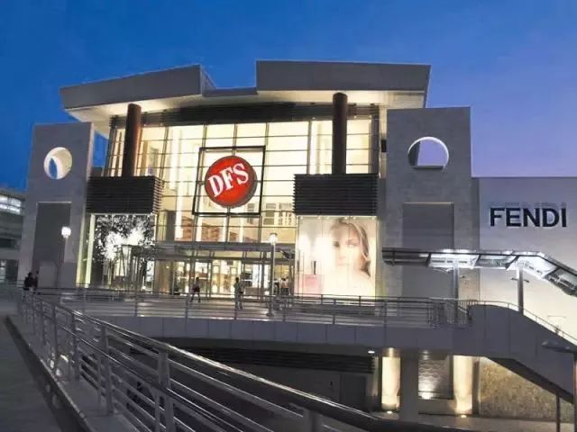 戴15元手表,租一居室,秘密捐出560亿,他真正活出了上帝模样!