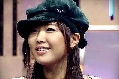 天后因队友吸du人气暴跌,公开承认整形却成蛇精下巴,瘦到脱相