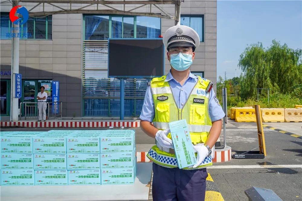 这个国庆节，上汽大众ID.家族用志愿红表达心中热爱