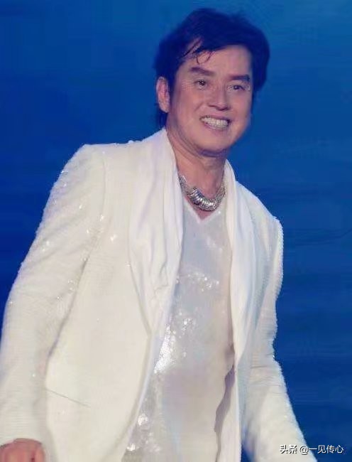 左麟右李讲不出再见,谭咏麟左麟右李