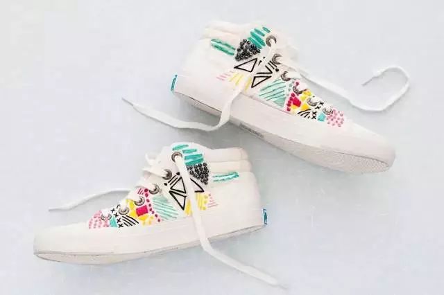 小白鞋怎么改好看,小白鞋变颜色教程