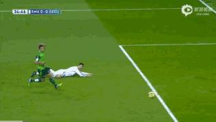 球王也假摔？盘点C罗假摔