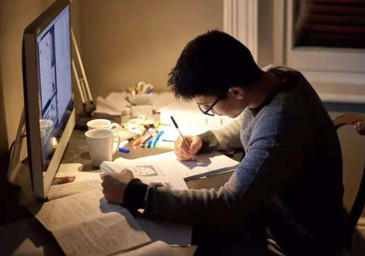 大三下学期准备考公务员来得及吗,大学怎么准备考公务员