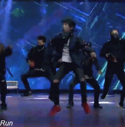 易烊千玺羞红脸,易烊千玺害羞脸红