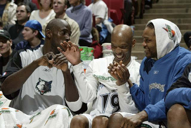 卡尔马龙和加内特谁的地位高,理性讨论谁的历史地位更高