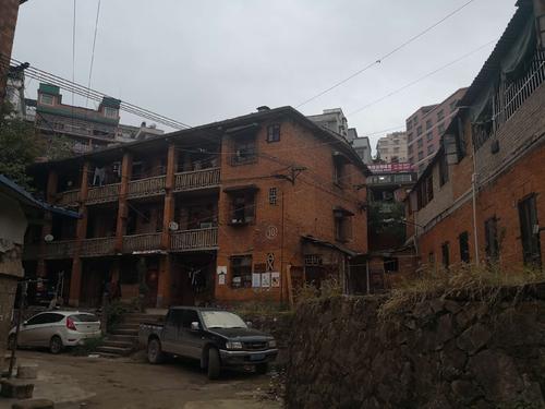 *门惨灭**案制造者，18年后摇身一变成正科级干部，法律终将其严惩