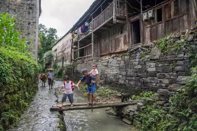 建国初期全国有多少个民族,新中国确认出多少个民族