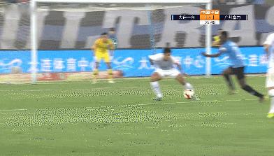 满球场嘘声,中超争议手球判罚