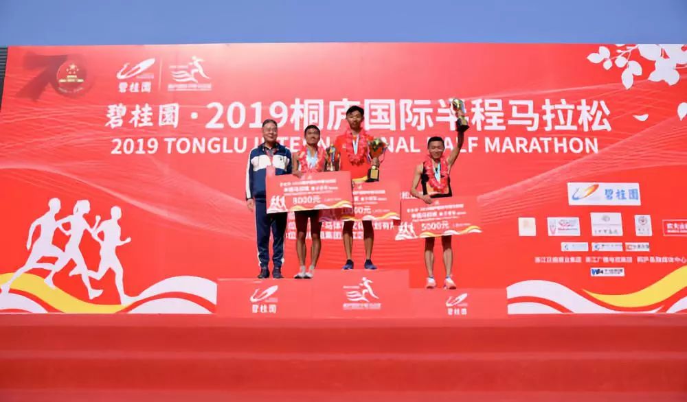 20岁小将王东辉半程“飚出”65分50秒，恩师郑凯谈中长跑基础训练