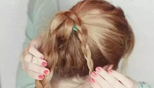 穿裙子就扎这三种发型,穿裙子头发就这样盘气质高级