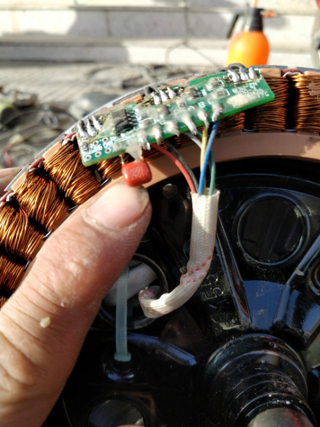 两轮电动车电机发热是什么原因,电动车跑起来电机发热怎么回事