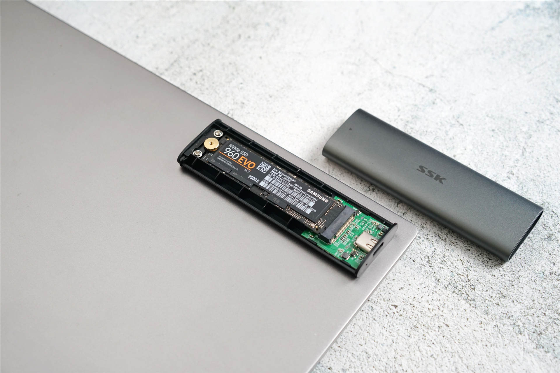 低成本固态移动硬盘方案,低功耗ssd固态硬盘