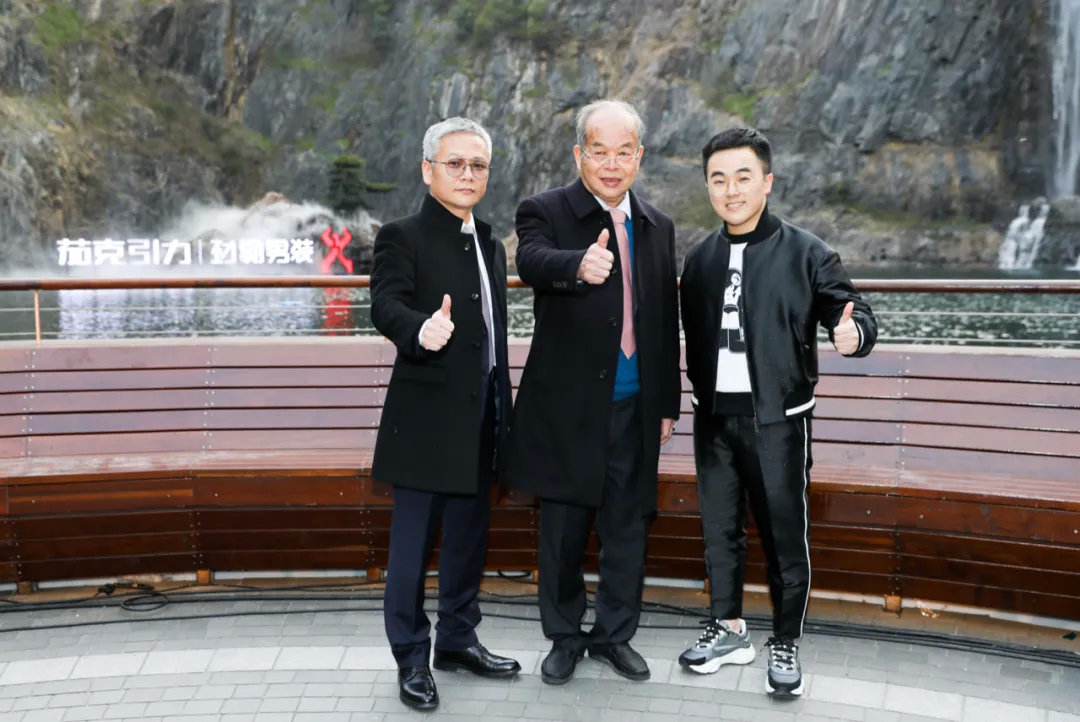 一件很有调性很有档次的男装,怎样选择一款好的男装