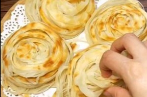 用电饼铛烙饼不塌陷的窍门,用电饼铛烙饼怎么才能烙松软了