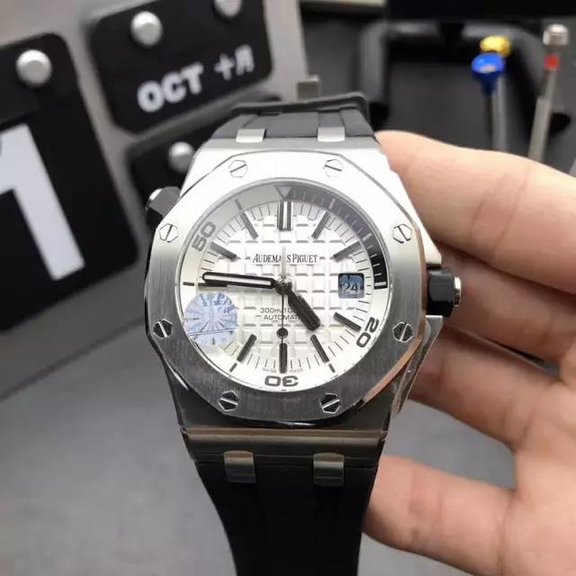 瑞士海关2天销毁广州名表7吨,瑞士美国海关查获劳力士