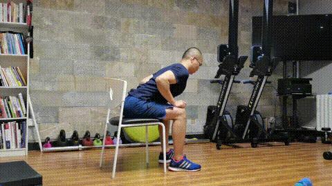 你的坐姿十有八九有问题，肩膀、背部酸痛？教你几招来缓解