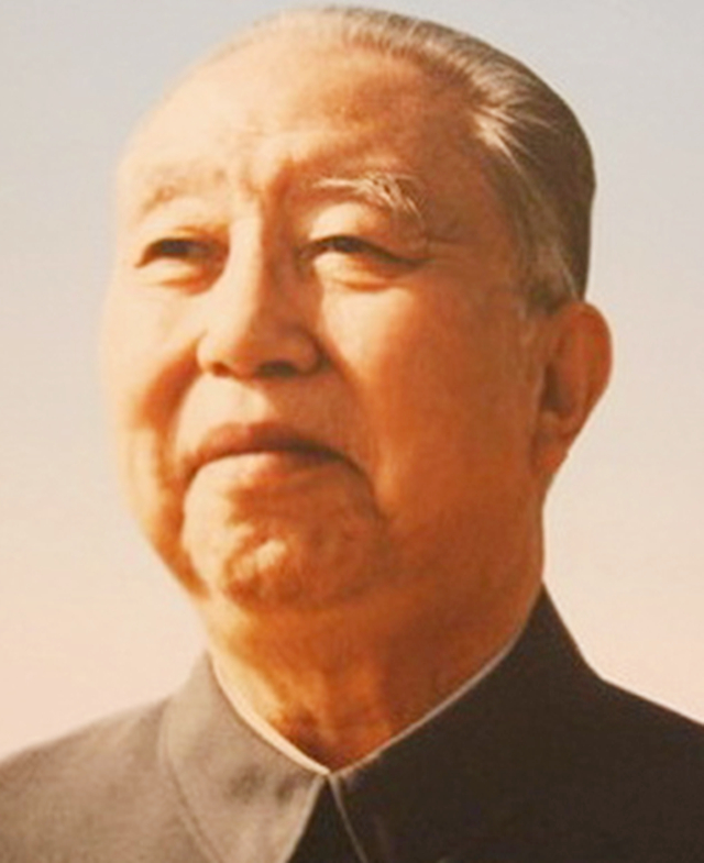 *国锋华**墓地：有很多老人鞠躬，回归卦山，不占民地