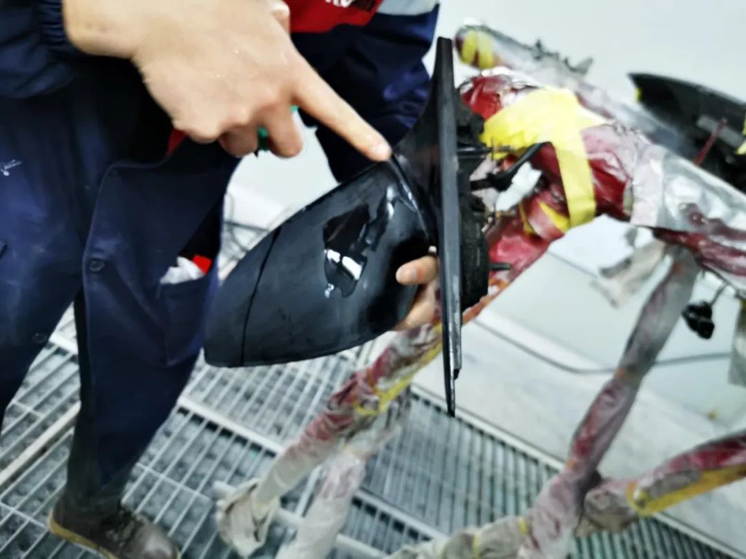 就这辆破君威，他们要花重金修复！还要弄成“阴阳脸”,2