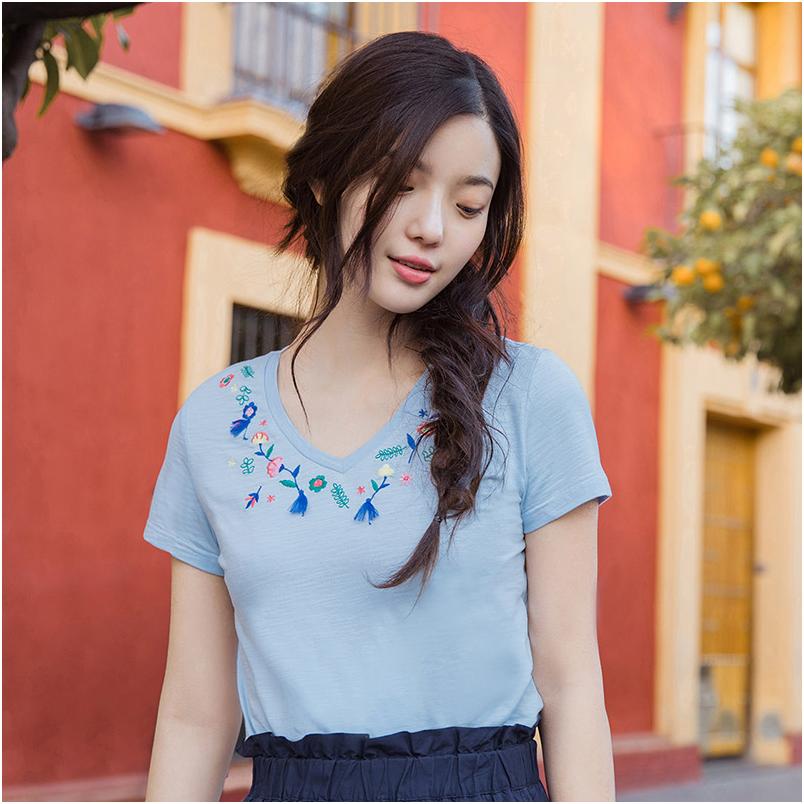 v领时尚显瘦遮肉,v领性感时尚显瘦法则