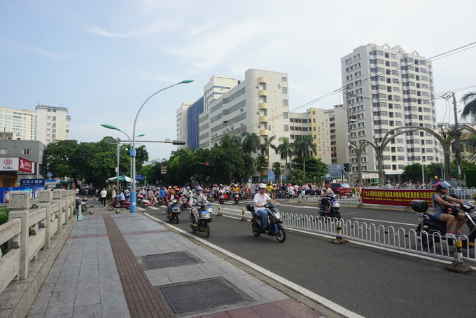 抛开所有的烦恼，奔向快乐无限的海口