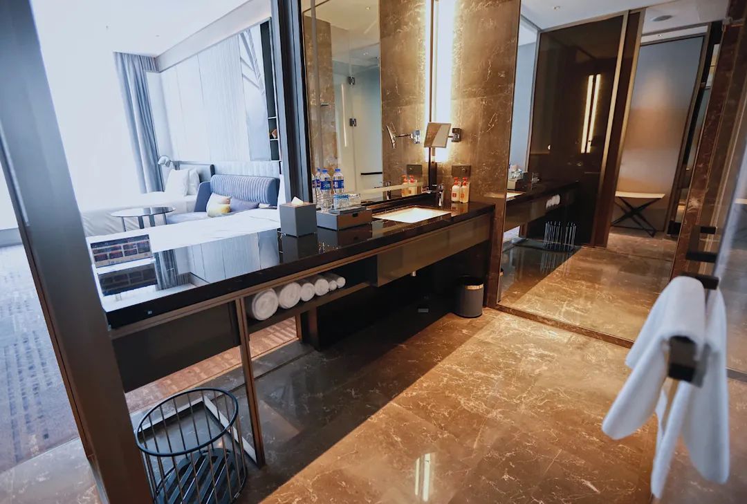 杭州奥克斯皇冠假日酒店婚礼,杭州奥克斯中心皇冠假日酒店介绍