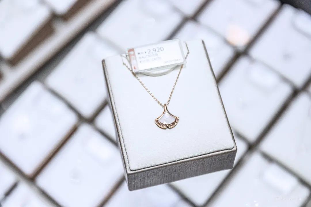 还有1天！光影奇遇坊、兔女郎快闪…齐现银泰创意城！折扣享不停