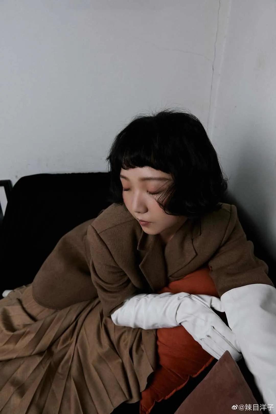 适合大圆脸的发型,圆脸女士短发发型